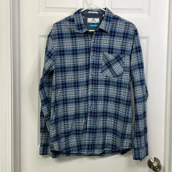 MBX Other - MBX long sleeve button down flannel shirt Size Large Blue and White Plaid Check